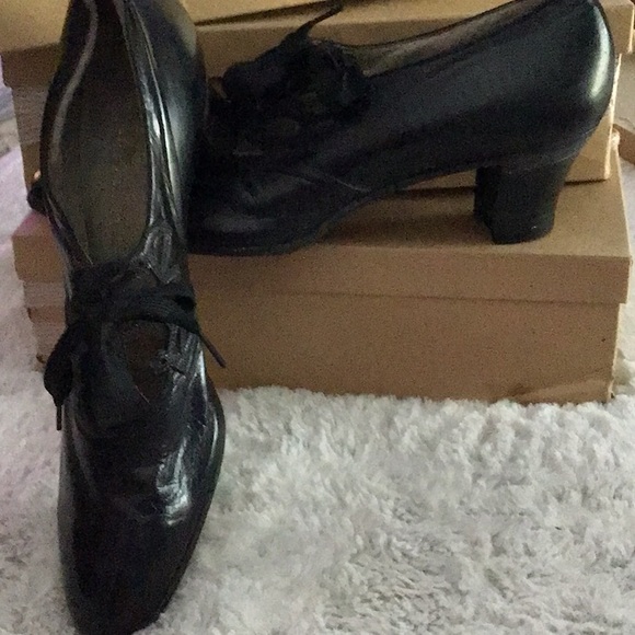 Antique doctor A Reed 1930 s lace up shoe